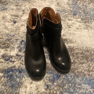 NWOT Soft ankle boots